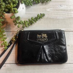 ♥️ Coach Madison Pleated Leather Wristlet!